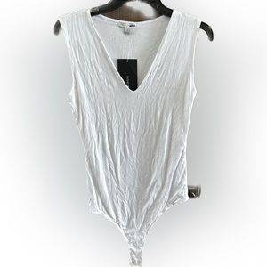 Fashion Nova *NWT* V-neck bodysuit Sz.L